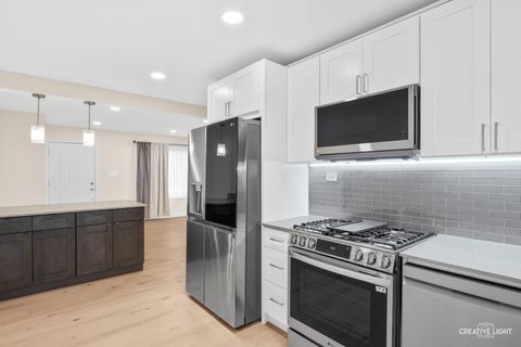 Tiny photo for 401 Salem Square, Bolingbrook, IL 60440 (MLS # 12583948)