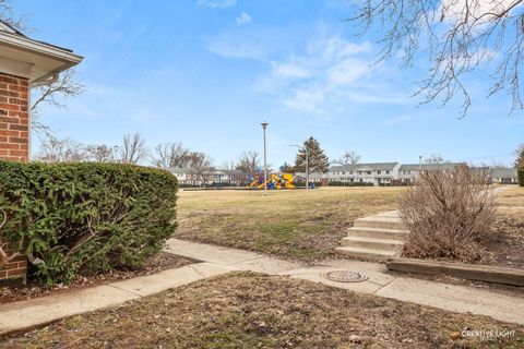 Tiny photo for 401 Salem Square, Bolingbrook, IL 60440 (MLS # 12583948)