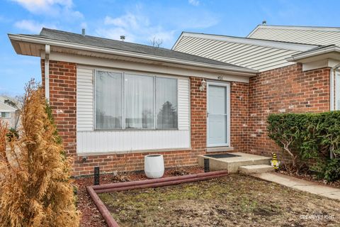 Photo of 401 Salem Square, Bolingbrook, IL 60440 (MLS # 12583948)