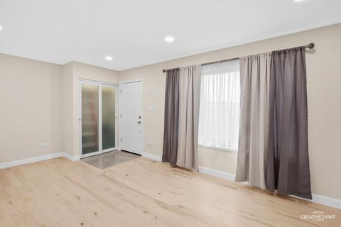 Tiny photo for 401 Salem Square, Bolingbrook, IL 60440 (MLS # 12583948)