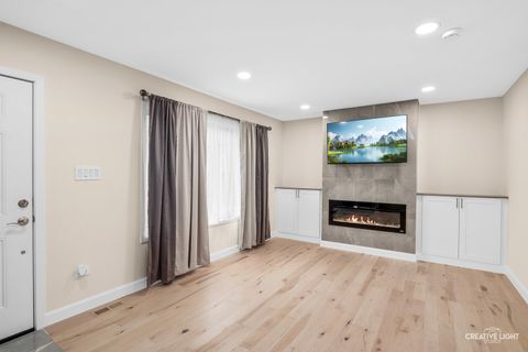 Tiny photo for 401 Salem Square, Bolingbrook, IL 60440 (MLS # 12583948)