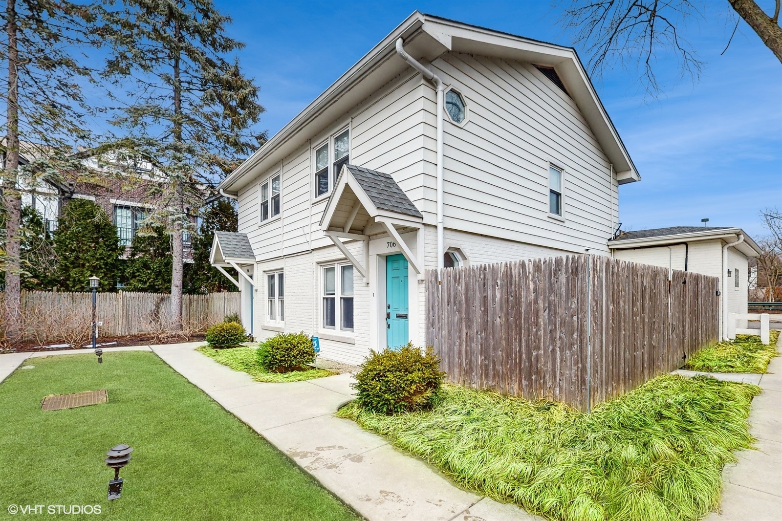 706 Green Bay Road 706