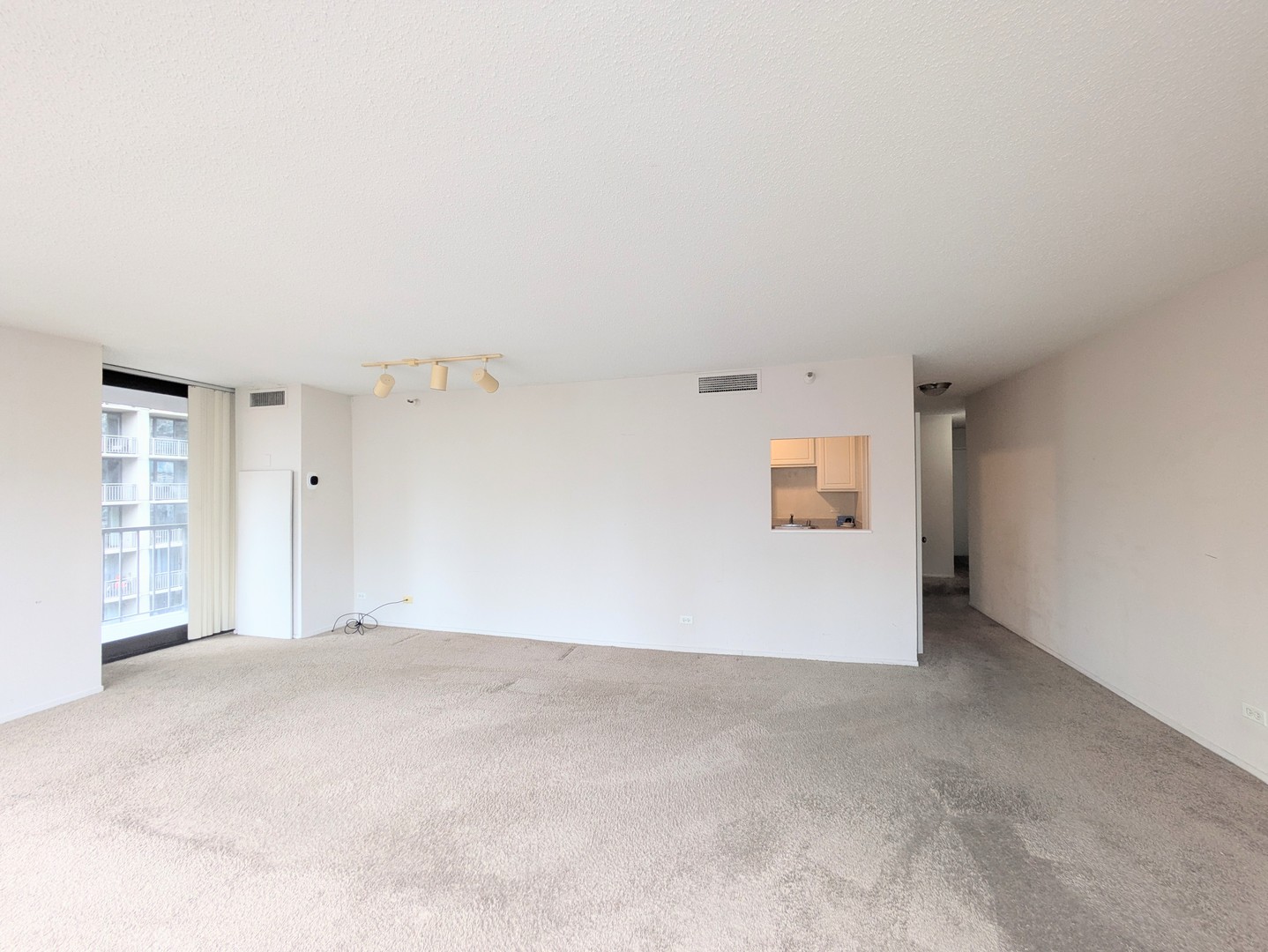 10 E ONTARIO Street 1105