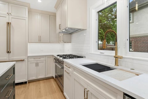 Tiny photo for 354 Lionel Road, Riverside, IL 60546 (MLS # 12729829)