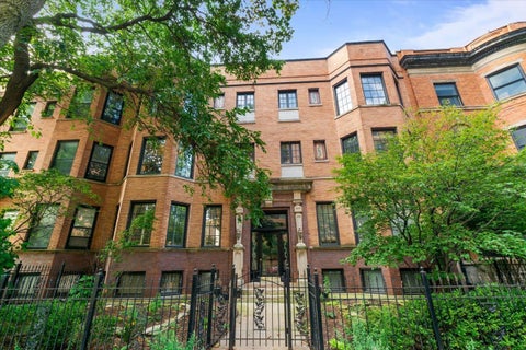 Photo of 839 W Wellington Avenue #2, Chicago, IL 60657 (MLS # 12753112)