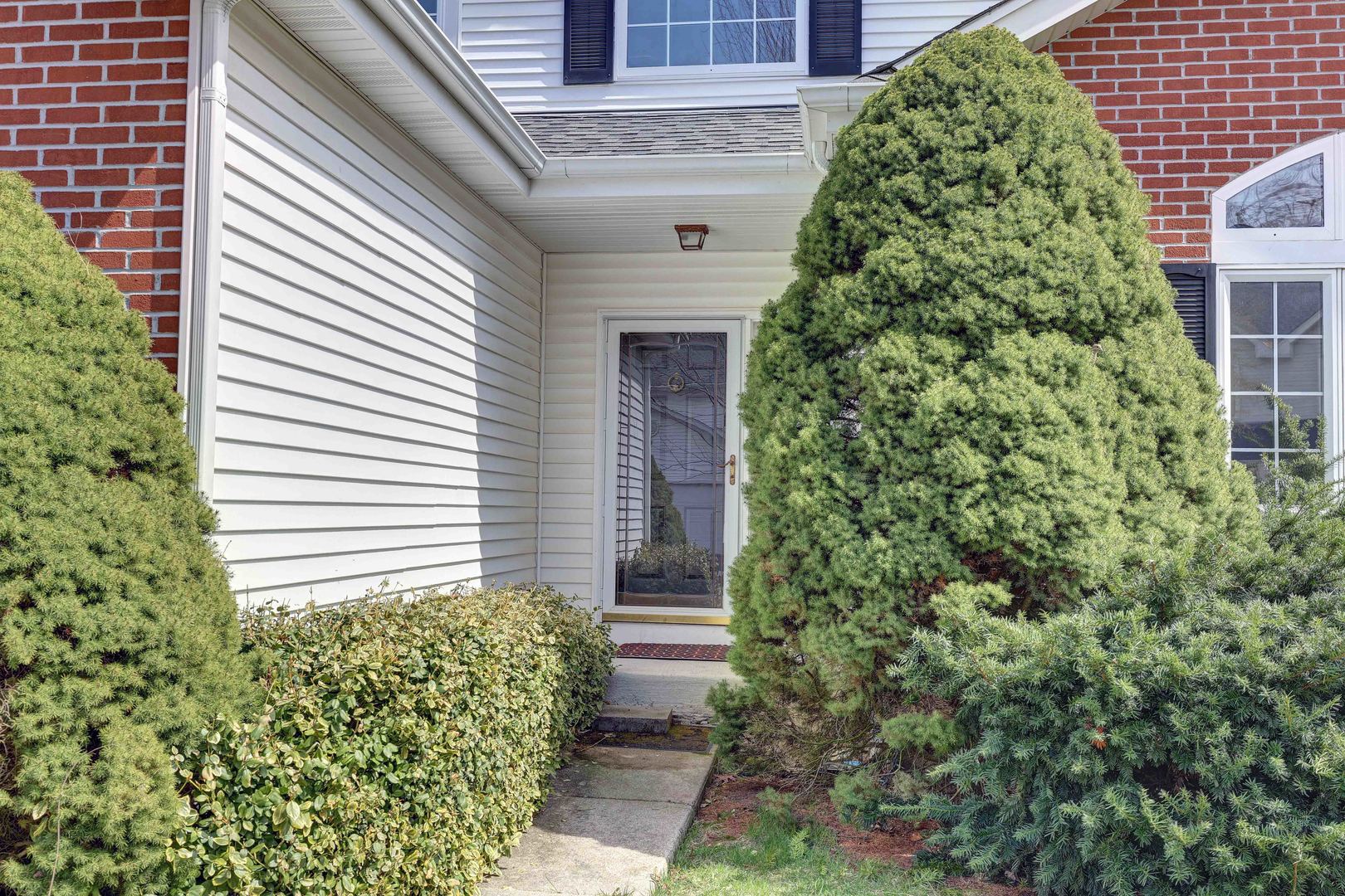 102 N Crooked Lake Lane