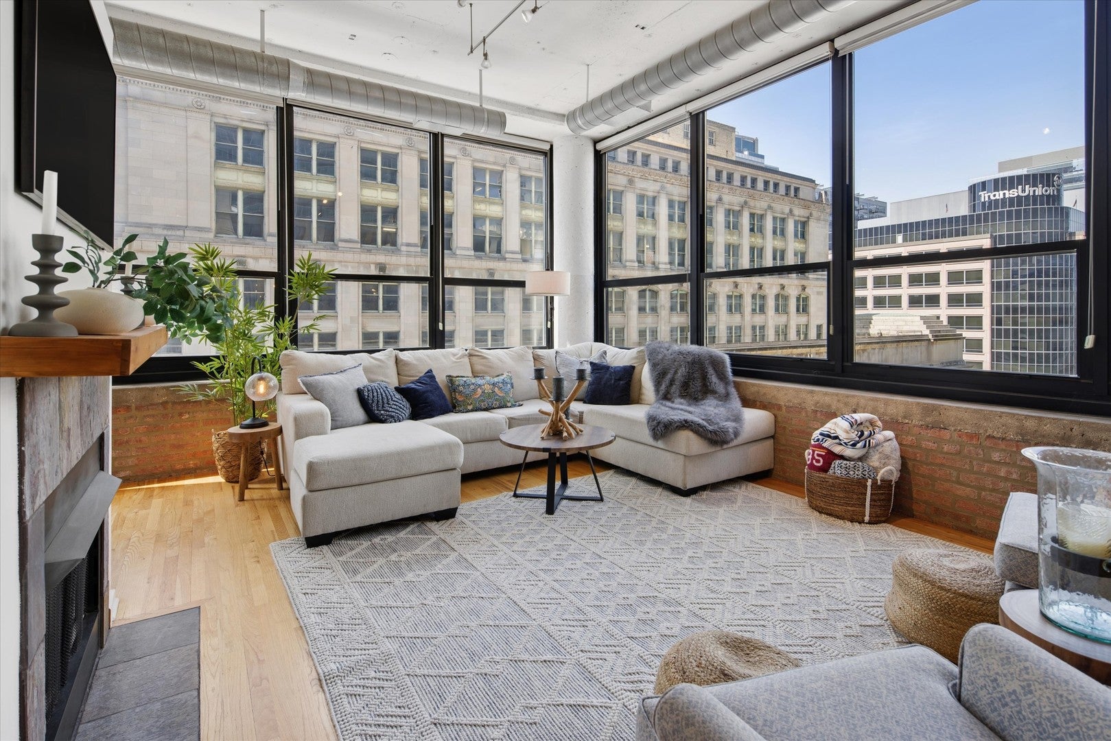 130 S CANAL Street 619
