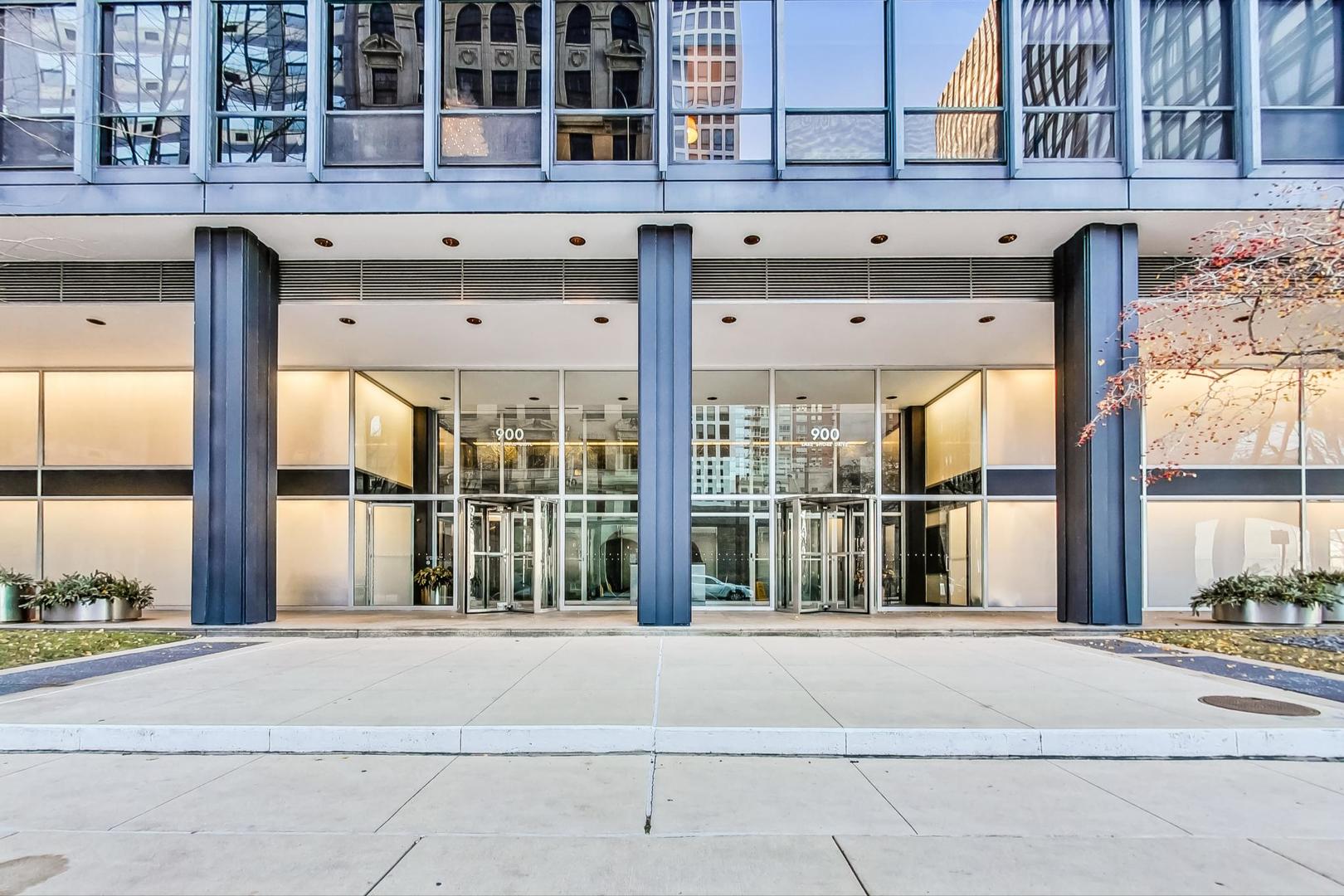 900 N Lake Shore Drive 1003