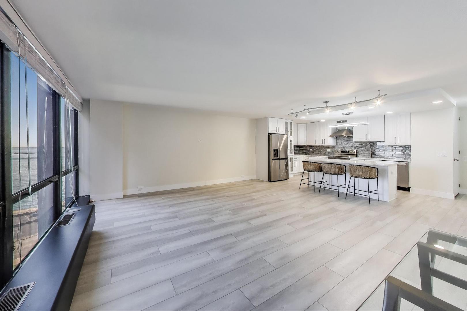 900 N Lake Shore Drive 1003