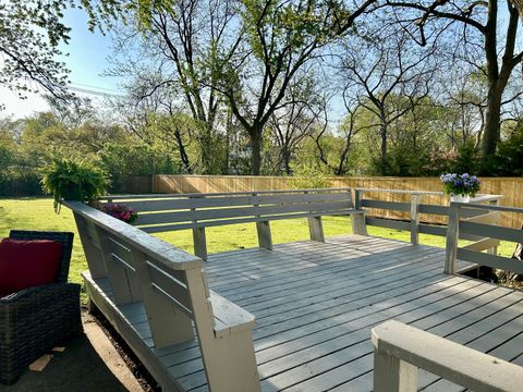 Tiny photo for 933 N Midlothian Road, Mundelein, IL 60060 (MLS # 12625392)