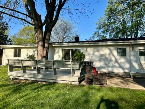 Tiny photo for 933 N Midlothian Road, Mundelein, IL 60060 (MLS # 12625392)