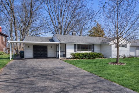Photo of 933 N Midlothian Road, Mundelein, IL 60060 (MLS # 12625392)