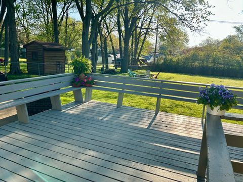 Tiny photo for 933 N Midlothian Road, Mundelein, IL 60060 (MLS # 12625392)
