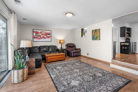 Tiny photo for 933 N Midlothian Road, Mundelein, IL 60060 (MLS # 12625392)