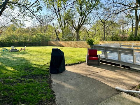 Tiny photo for 933 N Midlothian Road, Mundelein, IL 60060 (MLS # 12625392)