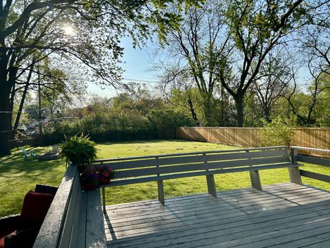 Tiny photo for 933 N Midlothian Road, Mundelein, IL 60060 (MLS # 12625392)