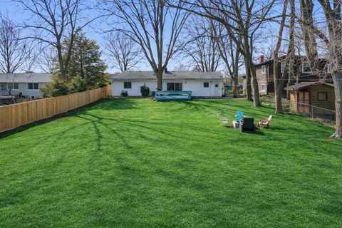 Tiny photo for 933 N Midlothian Road, Mundelein, IL 60060 (MLS # 12625392)