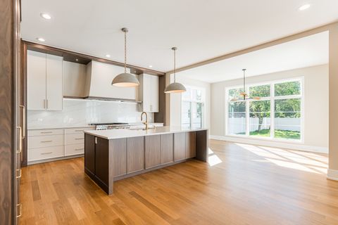 Tiny photo for 274 E CRESCENT Avenue, Elmhurst, IL 60126 (MLS # 12337649)