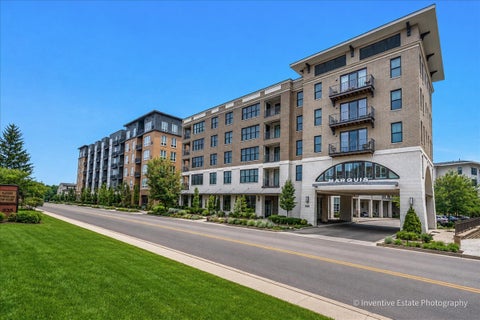 Photo of 940 Maple Avenue #309, Downers Grove, IL 60515 (MLS # 12708536)