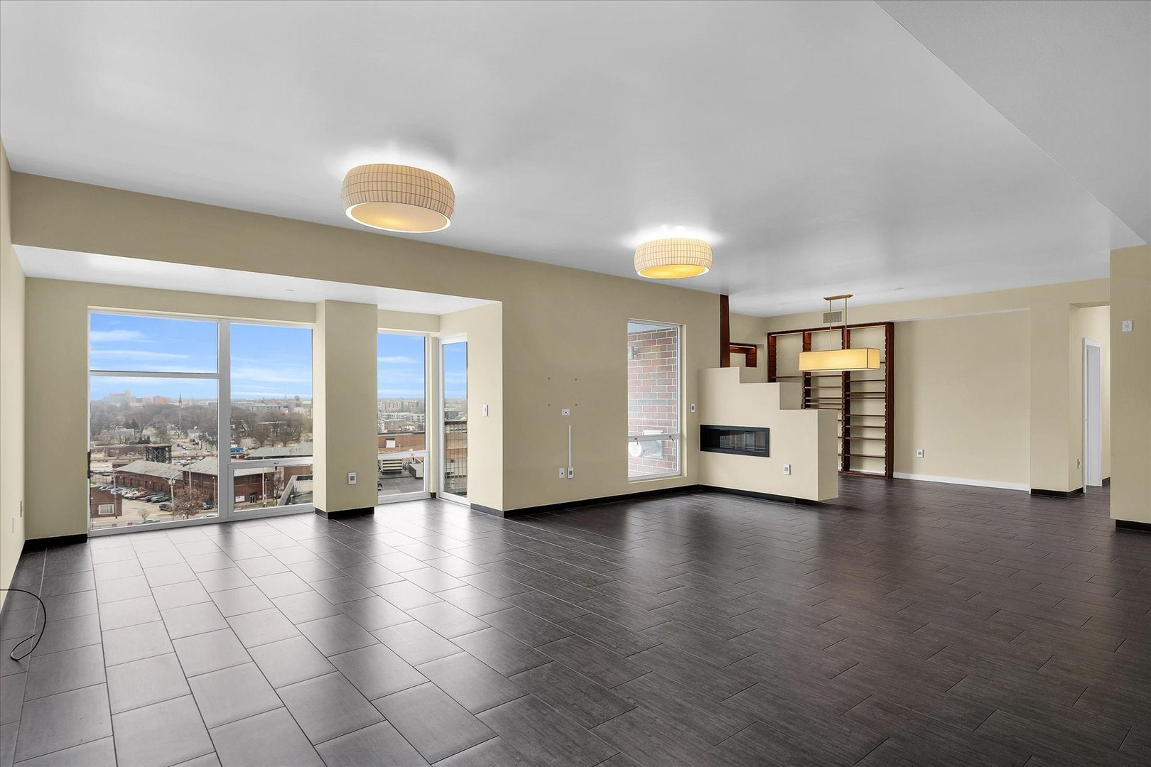 301 N Neil Street 808-809