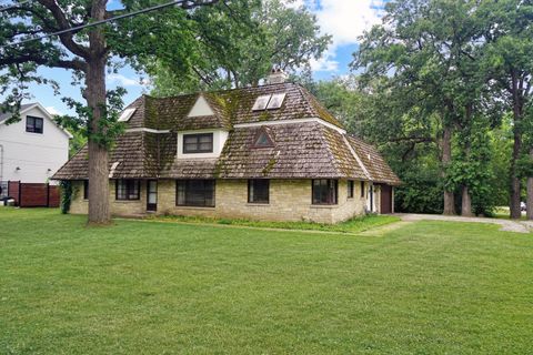 Tiny photo for 198 Oakwood Drive, Wood Dale, IL 60191 (MLS # 12669958)