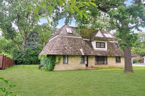 Tiny photo for 198 Oakwood Drive, Wood Dale, IL 60191 (MLS # 12669958)