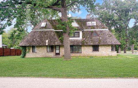 Photo of 198 Oakwood Drive, Wood Dale, IL 60191 (MLS # 12669958)