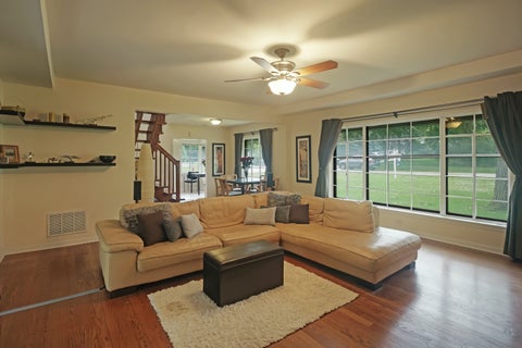 Tiny photo for 198 Oakwood Drive, Wood Dale, IL 60191 (MLS # 12669958)