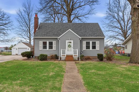 Photo of 317 W Le Claire Road, Eldridge, IA 52748 (MLS # 12597094)