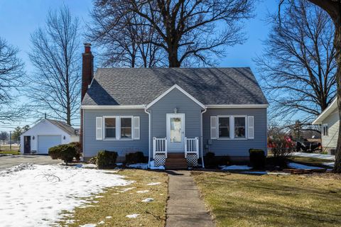 Photo of 317 W Le Claire Road, Eldridge, IA 52748 (MLS # 12597094)