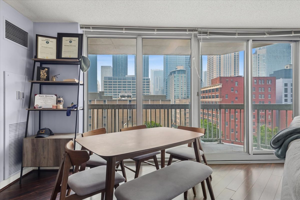 545 N DEARBORN Street 1210