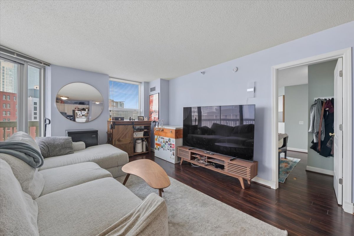 545 N DEARBORN Street 1210