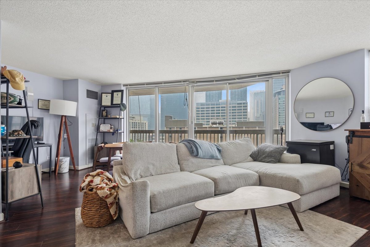 545 N DEARBORN Street 1210