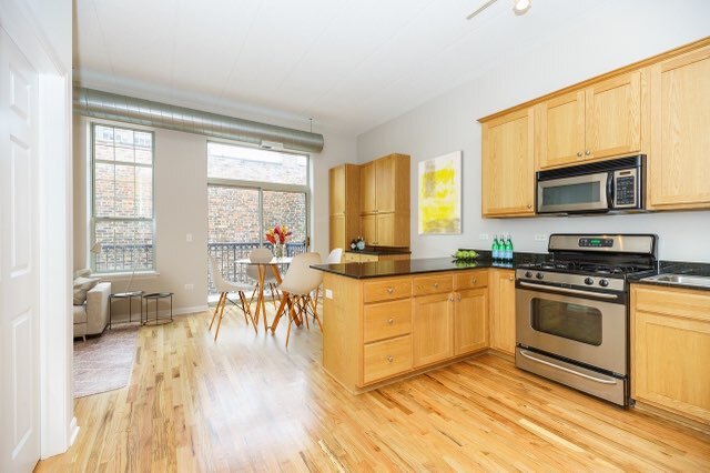 1919 S Michigan Avenue 404