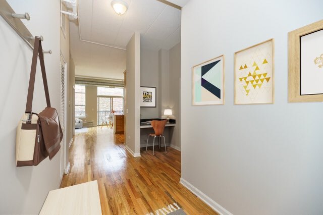 1919 S Michigan Avenue 404