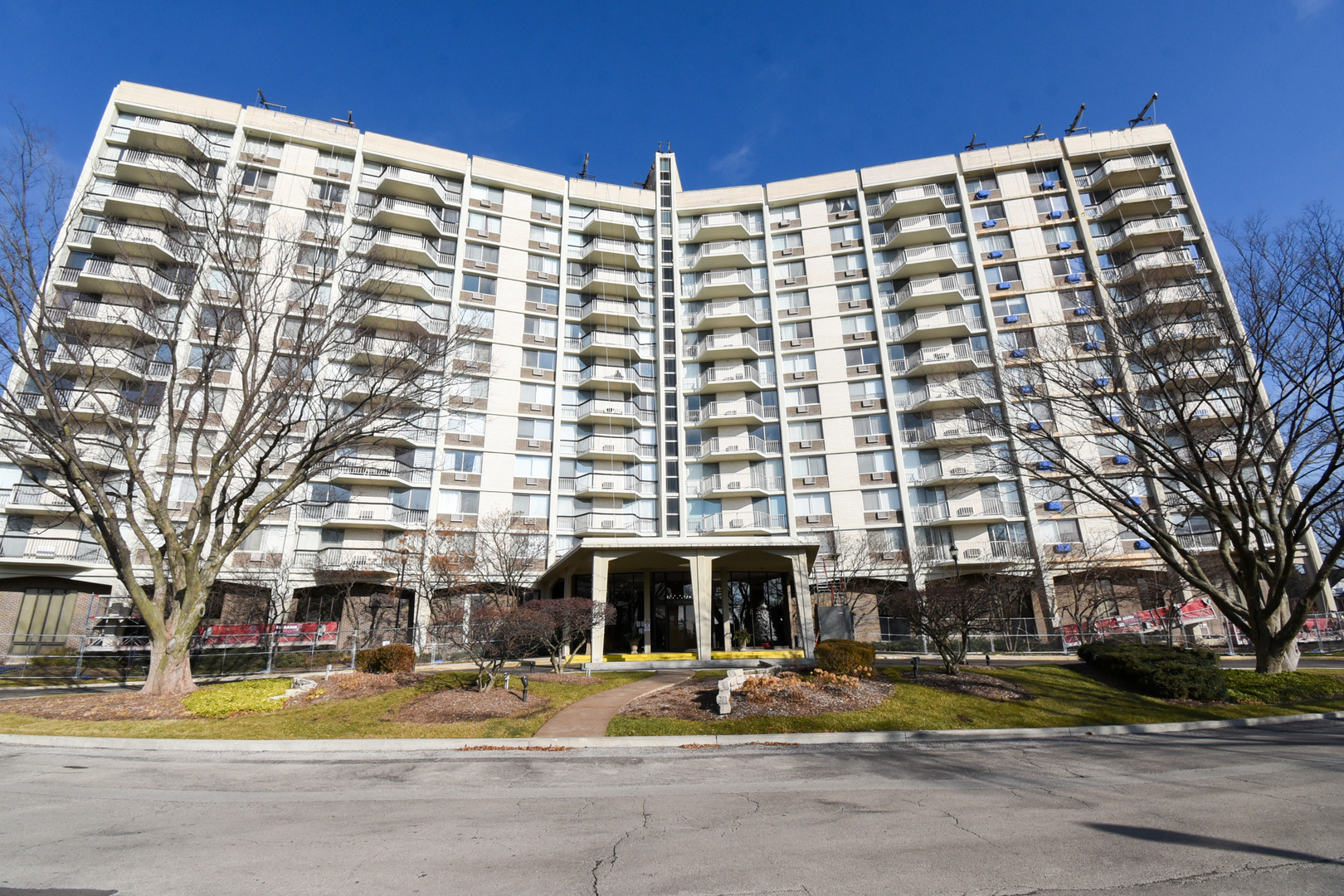 View Oak Brook, IL 60523 condo