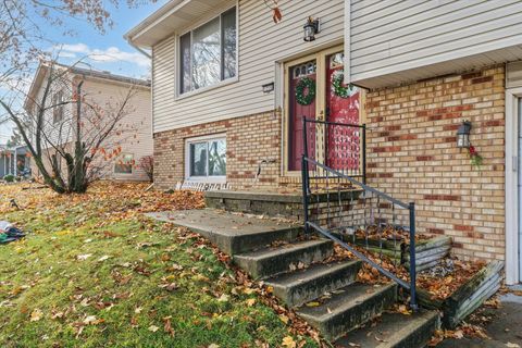 Tiny photo for 1206 N Hershey Road, Bloomington, IL 61704 (MLS # 12515391)