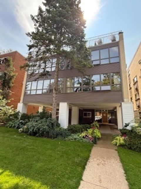 Photo of 2726 Central Street #3D, Evanston, IL 60201 (MLS # 12469077)