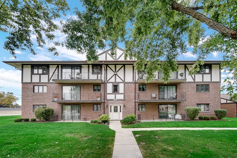 Tiny photo for 11042 S Theresa Circle #3A, Palos Hills, IL 60465 (MLS # 12781900)