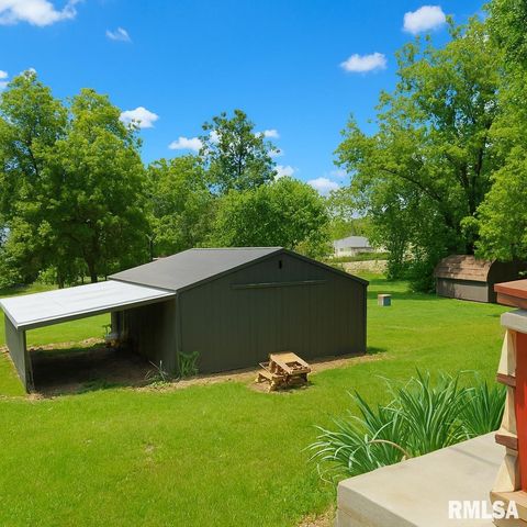 Tiny photo for 1306 NEWTON Avenue, Johnston City, IL 62959 (MLS # QC4264601)