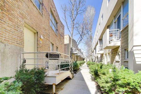Tiny photo for 2826 N Talman Avenue #A, Chicago, IL 60618 (MLS # 12594444)