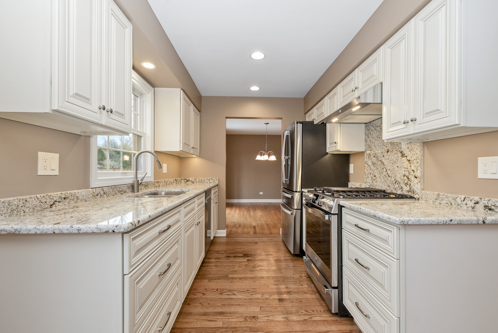 2S753 Avenue Orleans Avenue