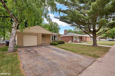 Tiny photo for 316 S Mount Prospect Road, Mount Prospect, IL 60056 (MLS # 12422750)