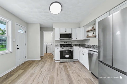 Tiny photo for 27 Evergreen Street, Elk Grove Village, IL 60007 (MLS # 12794971)