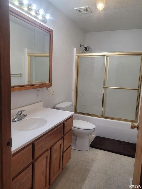 Tiny photo for 103 E Highline Road, Woodlawn, IL 62898 (MLS # EB460419)