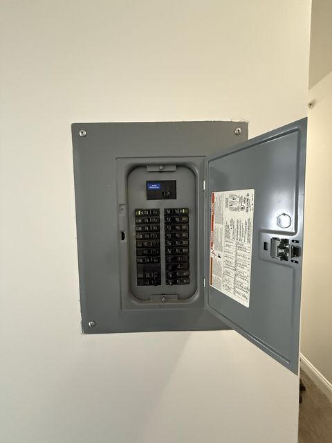 Tiny photo for 6961 Vine Street #303, Indian Head Park, IL 60525 (MLS # 12559058)