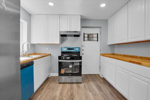 Tiny photo for 7351 N Ridge Boulevard #1A, Chicago, IL 60645 (MLS # 12631662)