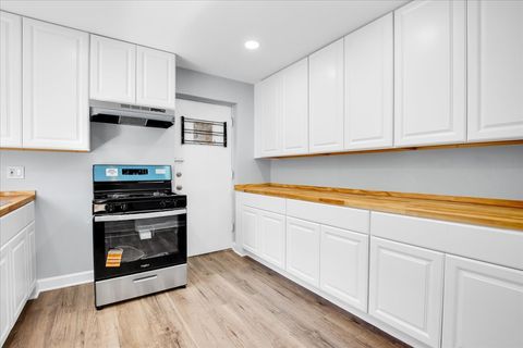 Tiny photo for 7351 N Ridge Boulevard #1A, Chicago, IL 60645 (MLS # 12631662)
