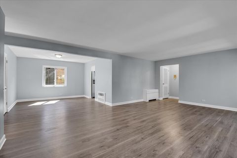 Tiny photo for 7351 N Ridge Boulevard #1A, Chicago, IL 60645 (MLS # 12631662)