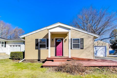 Photo of 401 E Lincoln Street, Sycamore, IL 60178 (MLS # 12587983)